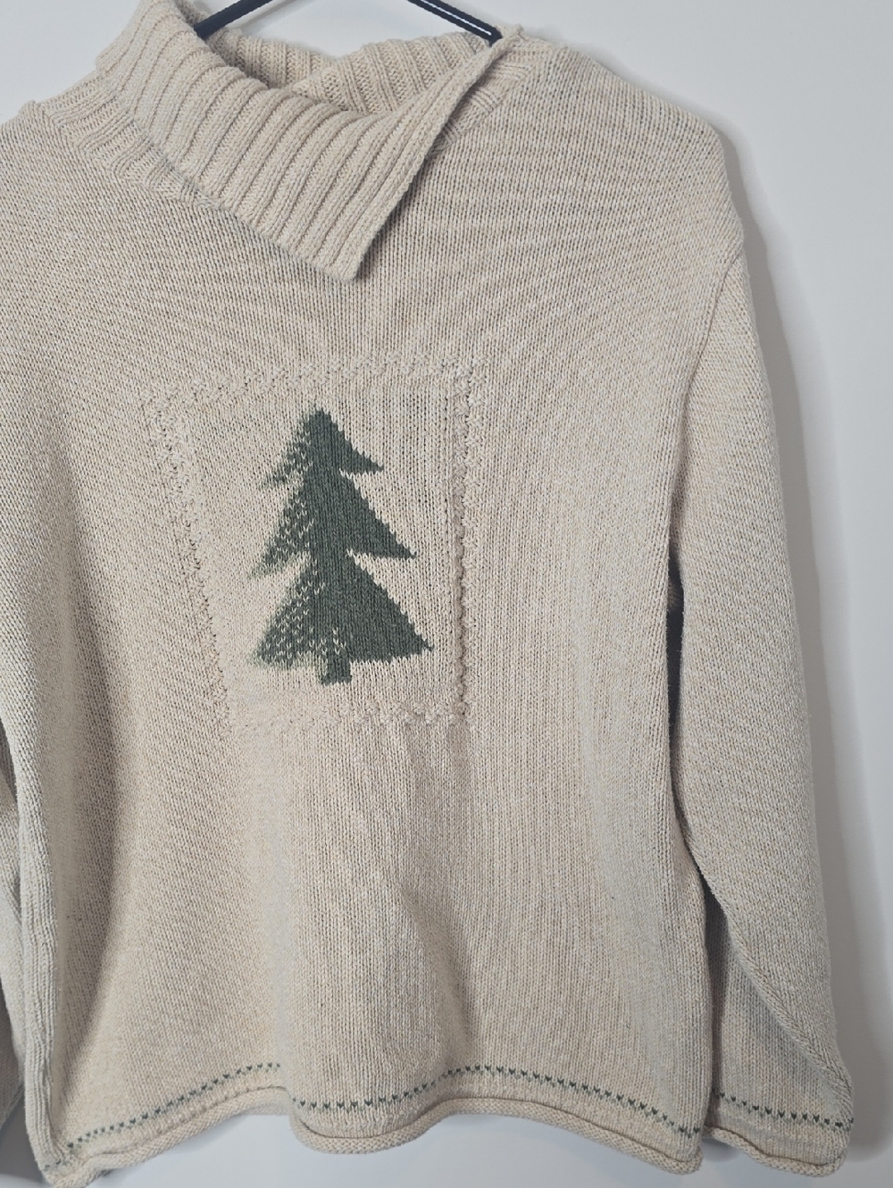 Vintage Beige Knit Women's Christmas  Sweater with Green Tree Motif - Picture 4 of 6